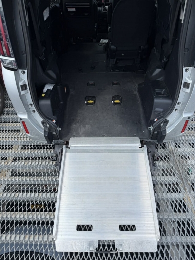 TOYOTA NOAH SLOPE SILVER  2021 94464